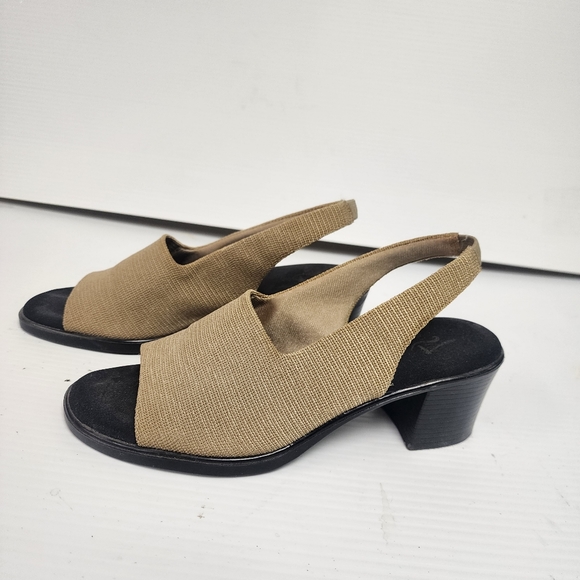Life Stride Tan Sling Back Chunky Heeled Y2K 2000 Open Toe Sandals Size 8.5 M - Picture 4 of 7